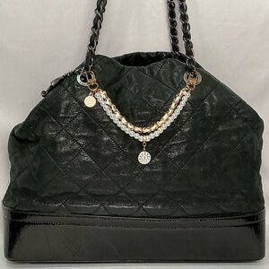 Pearl and Chain Top Handle Chain Strap Camellia Chanel Charms Accessories Bag
